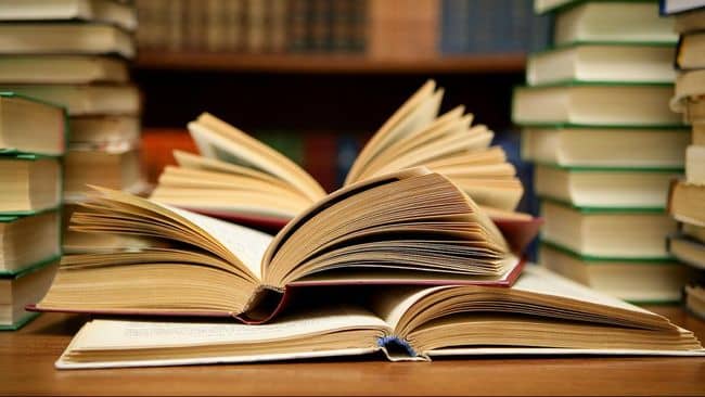 Ilustrasi Pelanggaran Hak Cipta atas Buku Bajakan